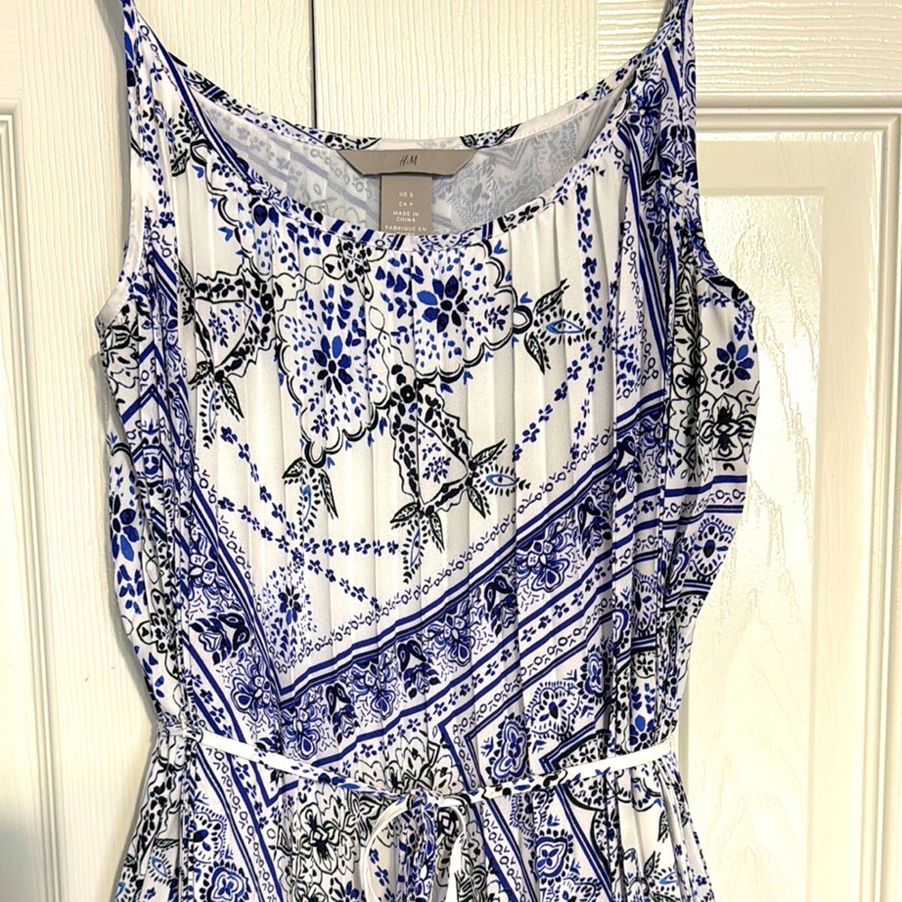 2 for $20✨NWOT - H&M Blue and White Pleated Dress | Size Small - Picture 3 of 6